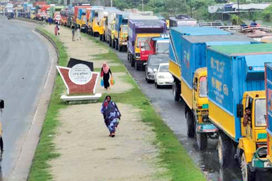 Dhk-Ctg highway: Unfinished work to blame for gridlock