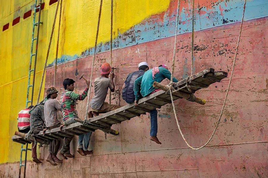 Workers seen at Sadarghat Port in Dhaka. Courtesy: Maier and Maier Photography.