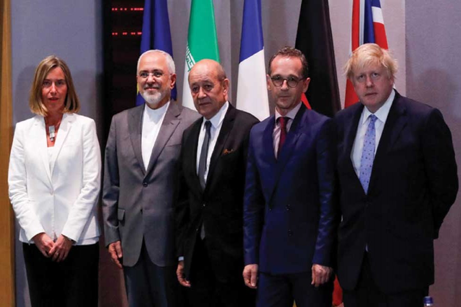 Iran's Foreign Minister Mohammad Javad Zarif (second from left) takes part in a meeting with Britain's Foreign Secretary Boris Johnson (first from right), German Foreign Minister Heiko Maas (second from right), French Foreign Minister Jean-Yves Le Drian (third from right) and EU High Representative for Foreign Affairs Federica Mogherini (first from left), in Brussels, Belgium, on May 15, 2018. 	— Photo: Reuters