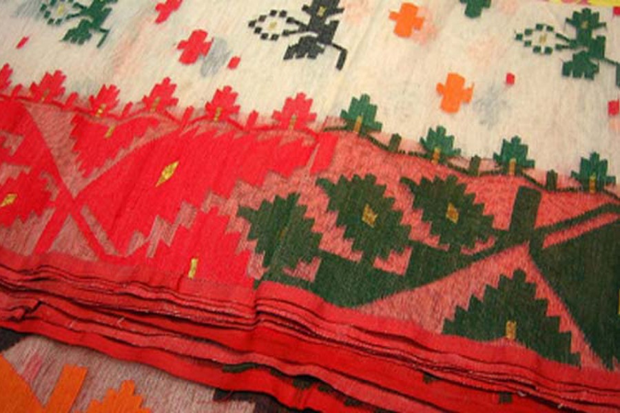 Narsingdi Jamdani weavers busy ahead of Eid