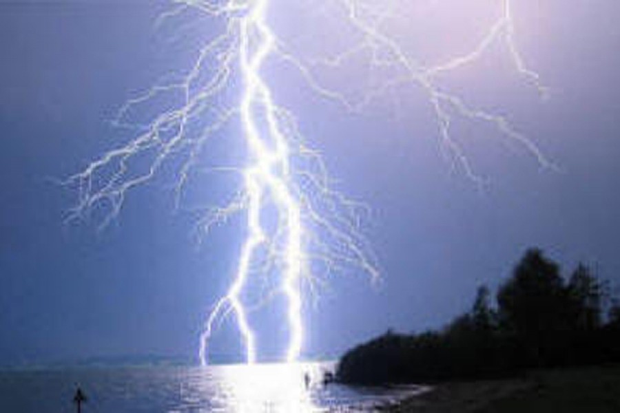 Lightning panic grips  Barind farm labourers