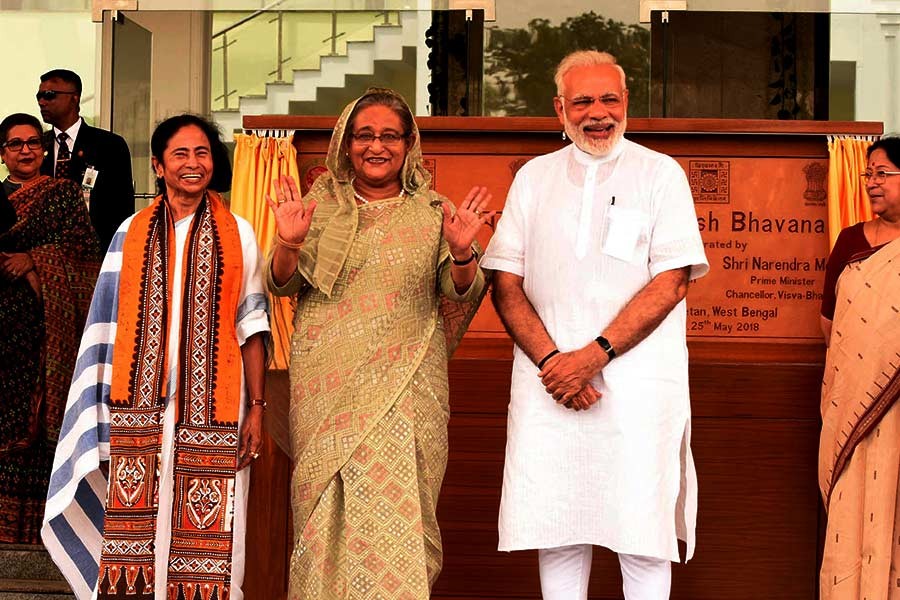 Prime Minister Sheikh Hasina posing for photograph along with her Indian counterpart Narendra Modi and Chief Minister of West Bengal Mamata Benarjee at a programme at Visva-Bharati University in Santiniketan in Indian state of West Bengal. -Focus Bangla Photo