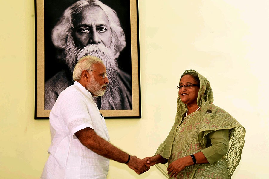 Prime Minister Sheikh Hasina shaking hands with her Indian counterpart Narendra Modi after inaugurating the Bangladesh Bhaban at Shantiniketan in India on Friday. –Focus Bangla Photo