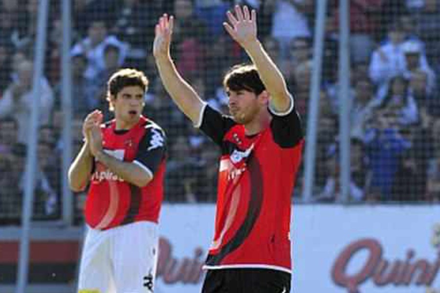 Messi wearing the jersey of Argentine side Newell's Old Boys during a charity game in 2011	— Internet