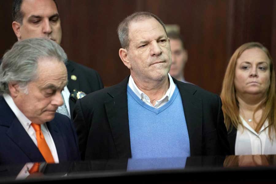 Film producer Harvey Weinstein stands with his lawyer Benjamin Brafman (L) inside Manhattan Criminal Court during his arraignment in Manhattan in New York, US, May 25, 2018. Reuters/Files