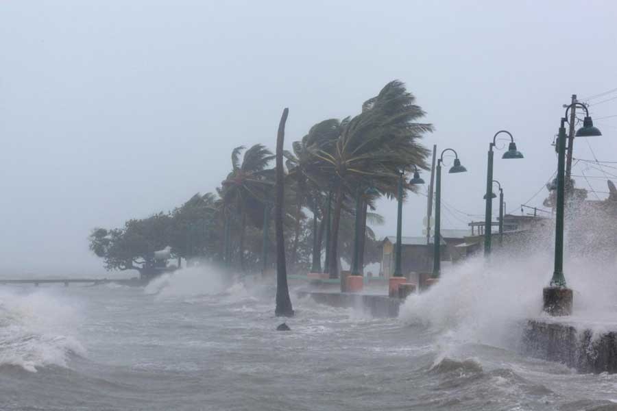 Waves crash against the seawall as Hurricane Irma slammed across islands in the northern Caribbean on Wednesday, in Fajardo, Puerto Rico September 6, 2017. Reuters/Files