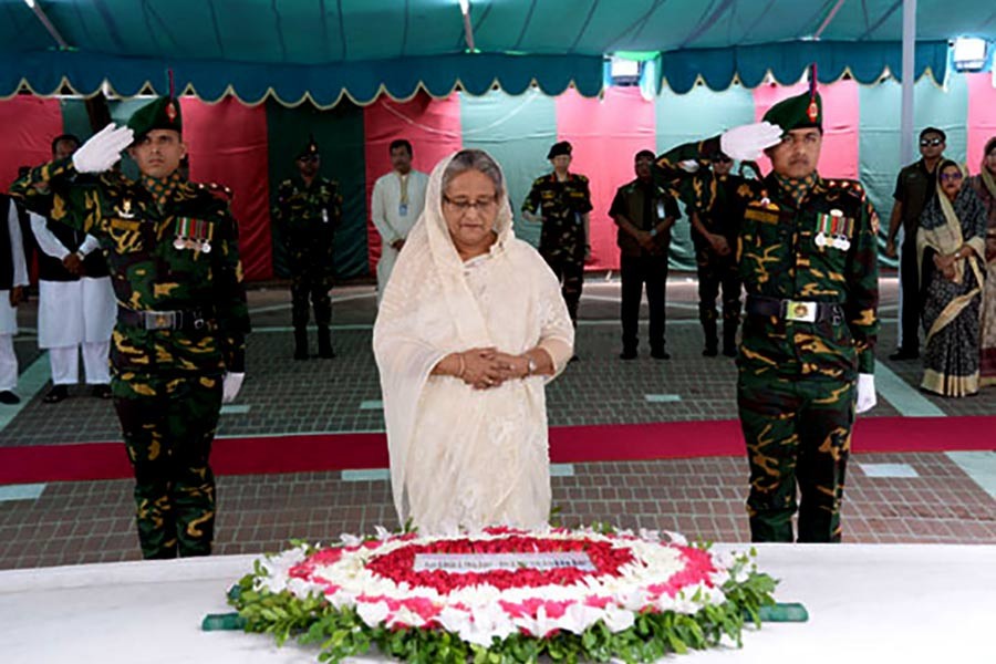 PM visits Bangabandhu’s mazar in Tungipara