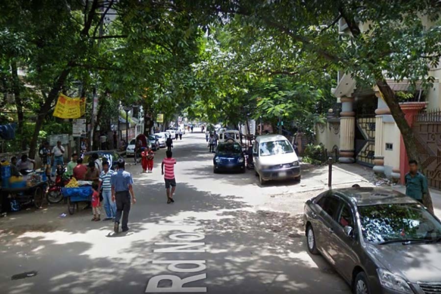 Three workers die after falling from Dhanmondi building