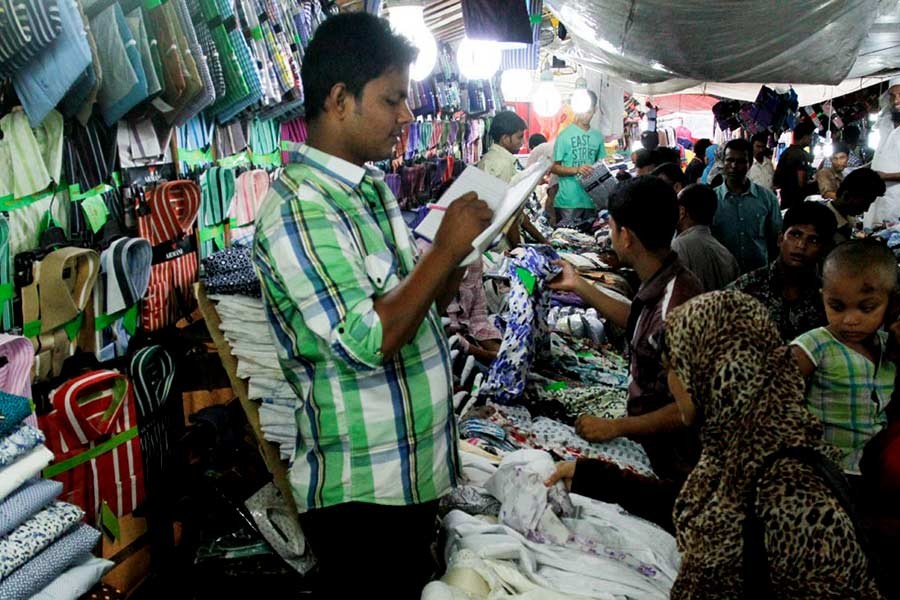 Makeshift shops in cities draw huge crowd