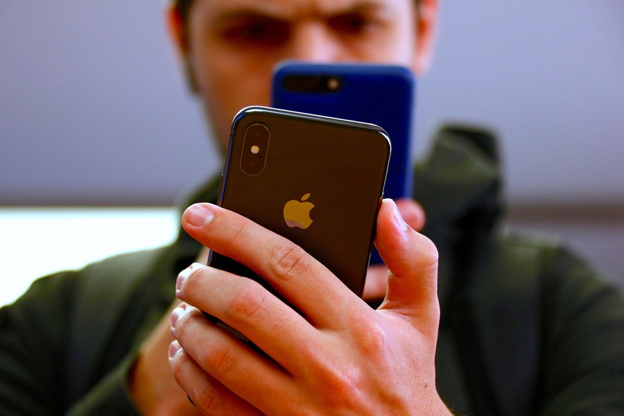 A customer holds the iPhone X during the global launch of the new Apple product in central Sydney, Australia, November 3, 2017. Reuters.