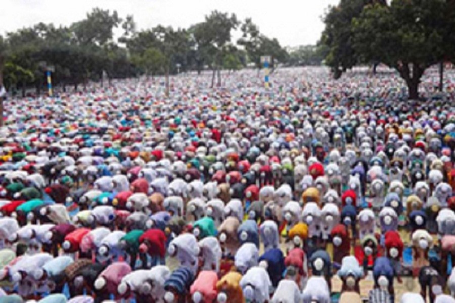 Sholakia hosts largest Eid congregation