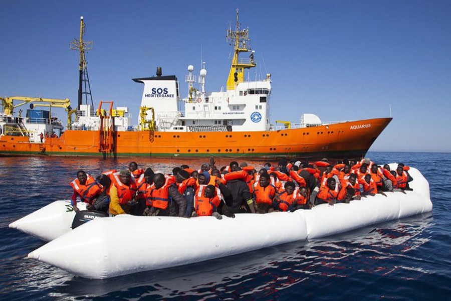 Migrant boat turned away by Italy arrives in Spain