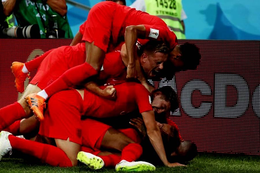 England celebrates after Harriy Kane’s match-winning strike against Tunisia. -Reuters photo