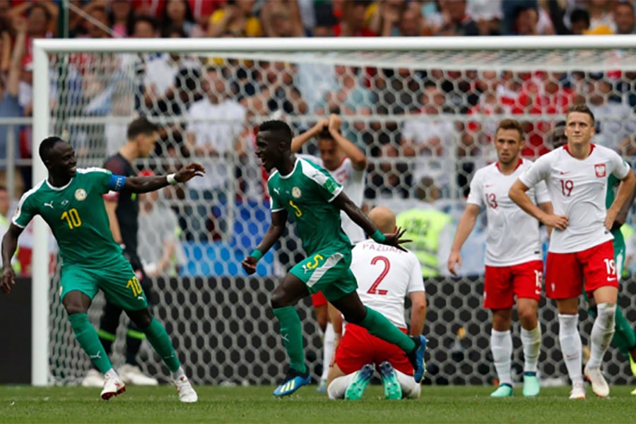 Senegal stuns Poland