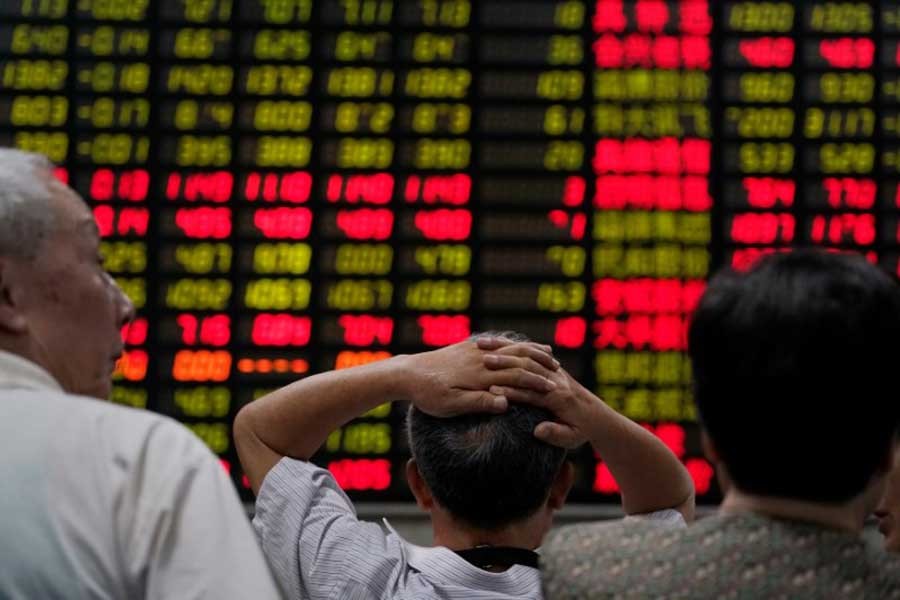 Investors look at an electronic board showing stock information at a brokerage house in Shanghai, China June 20, 2018. Reuters/Files