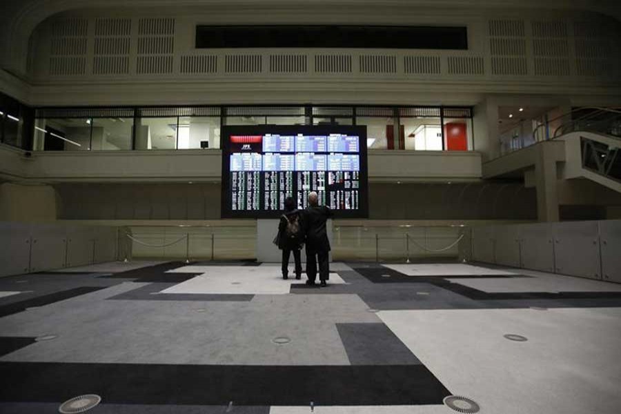 Visitors look at an electronic board showing the Japan's Nikkei average at the Tokyo Stock Exchange (TSE) in Tokyo, Japan, February 9, 2016. Reuters/Files