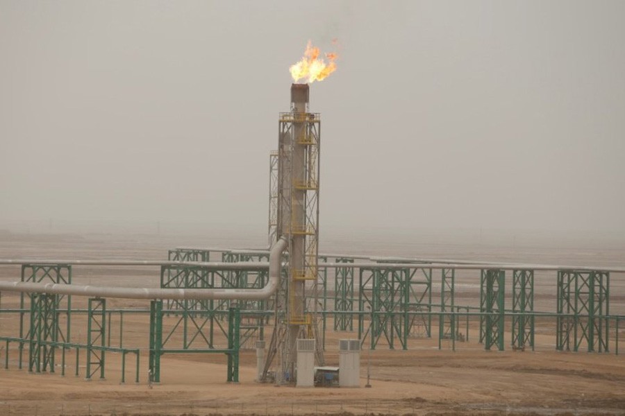 Excess gas is burnt off at a pipeline at the Zubair oilfield in Basra, Iraq May 9, 2018. Reuters/Files