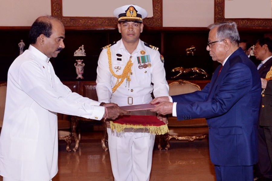 Six envoys present credentials to President