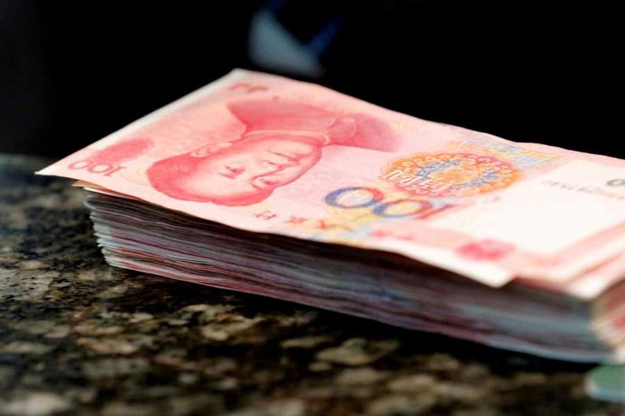 Chinese 100 yuan banknotes are seen on a counter of a branch of a commercial bank in Beijing, China, March 30, 2016. Reuters/File Photo