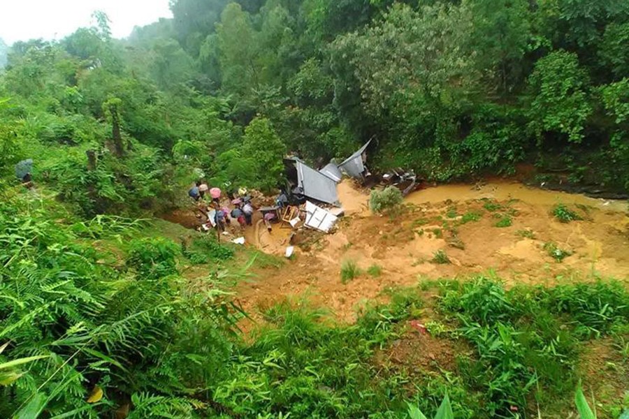 Rescue workers were reportedly looking for more people buried in the debris - Hindustantimes photo