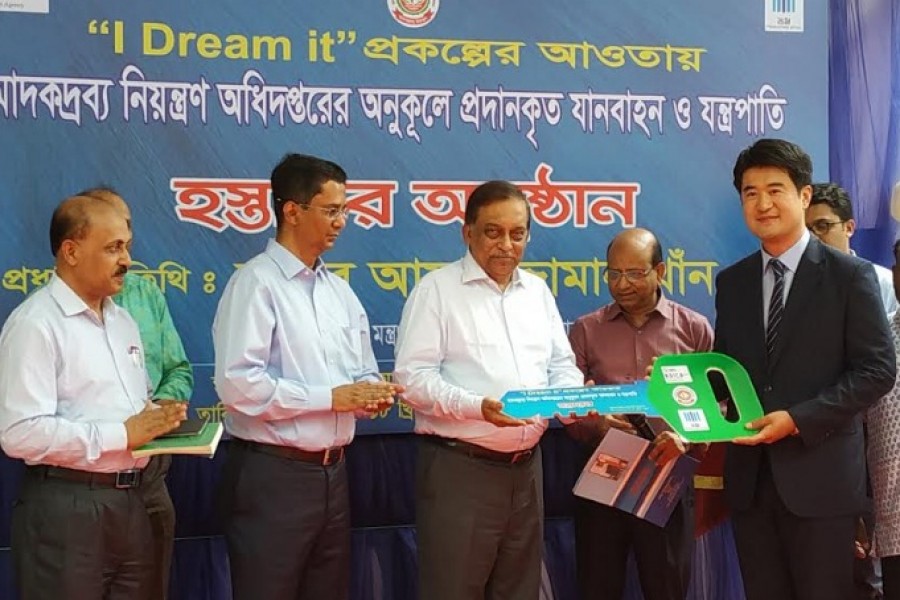 Joe Hyun-Gue, Country Director of KOICA Bangladesh Office, handing over equipment and keys of vehicles to Home Minister Asaduzzaman Khan at a programme in the city on Monday -UNB photo