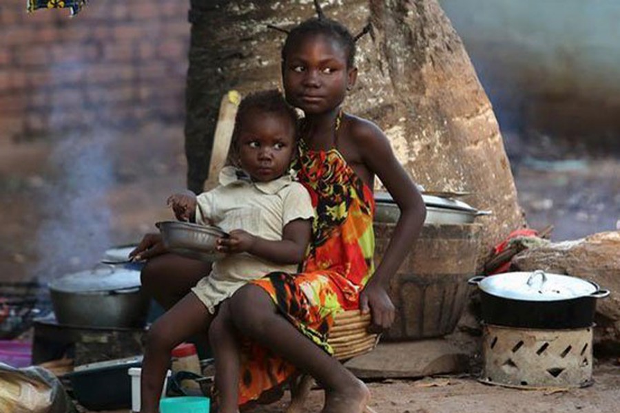 Children have their meal in a camp for internally displaced people on the grounds of the Saint Sauveur church in the capital Bangui, Central African Republic, November 25, 2015. Reuters photo