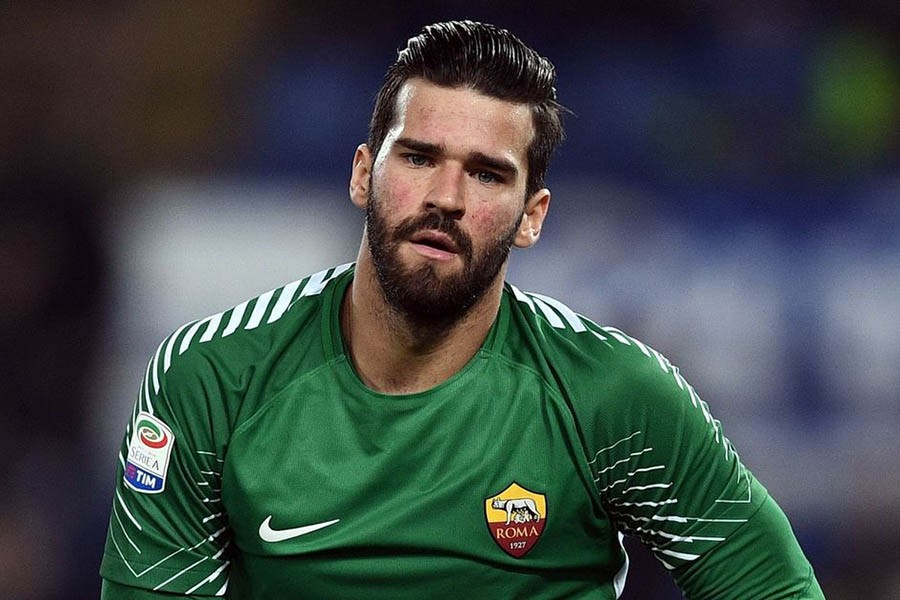 Liverpool makes record bid for Roma keeper Allison