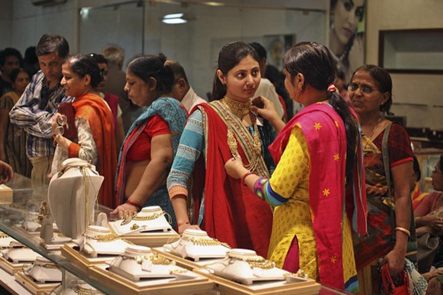 Asia gold price dip sparks little  cheer, India buyers unmoved