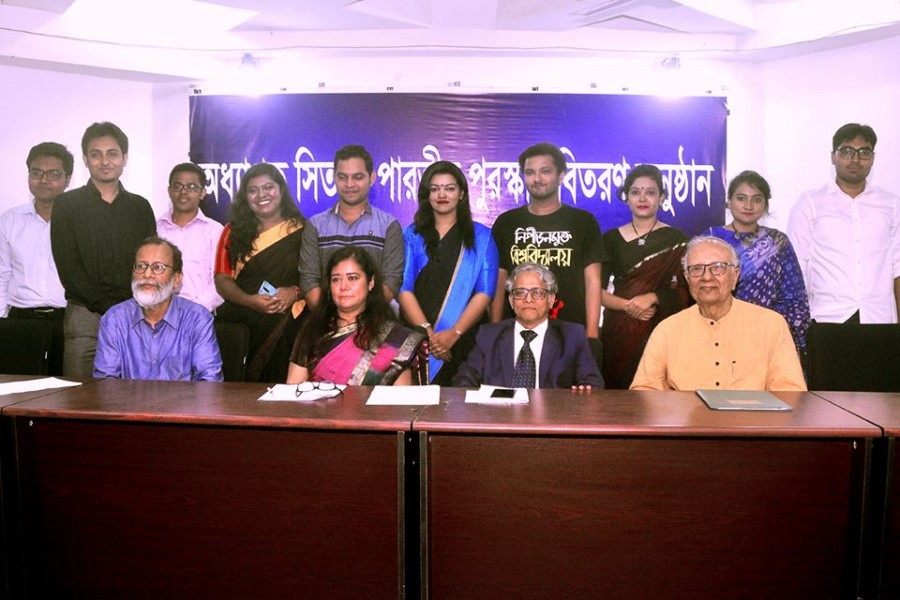 10 DU students receive Sitara Parvin award