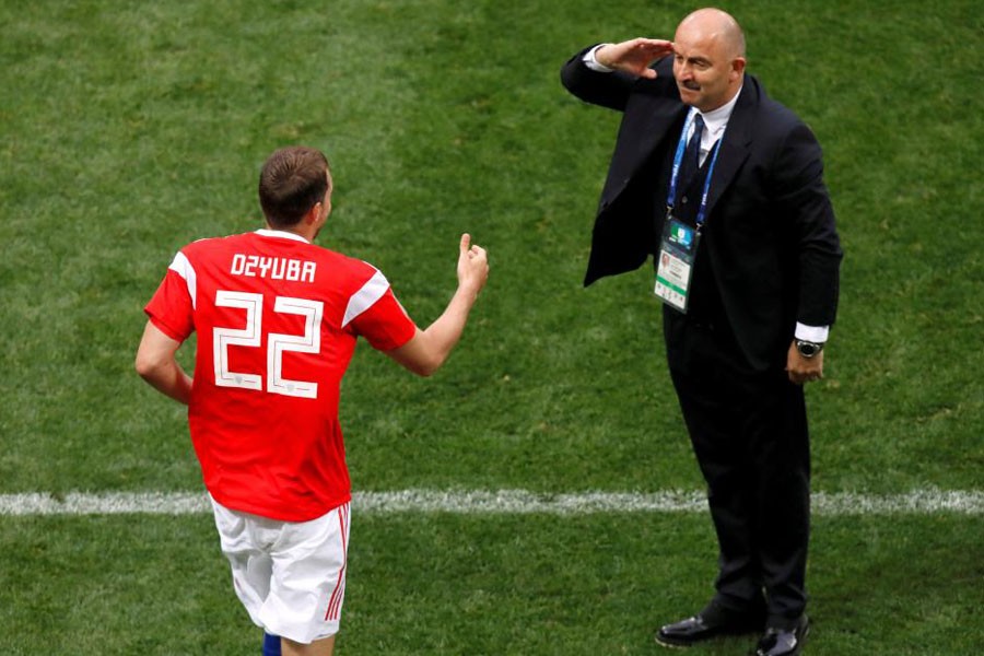 Soccer Football - World Cup - Group A - Russia vs Saudi Arabia - Luzhniki Stadium, Moscow, Russia - June 14, 2018 Russia coach Stanislav Cherchesov salutes Artem Dzyuba after he scored their third goal – Reuters