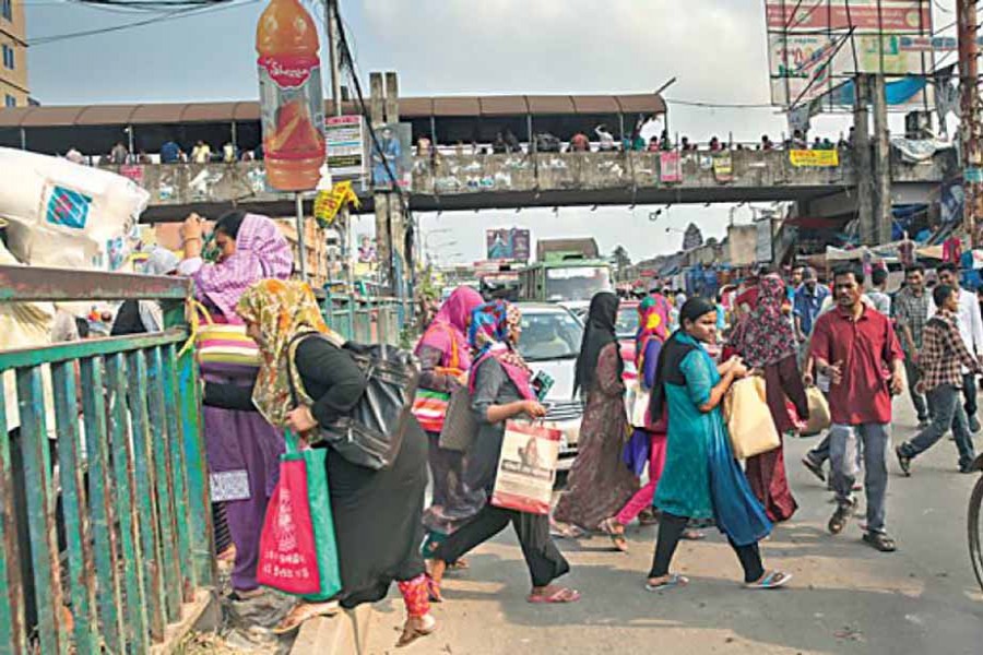 Jaywalking - a blot on Dhaka's image