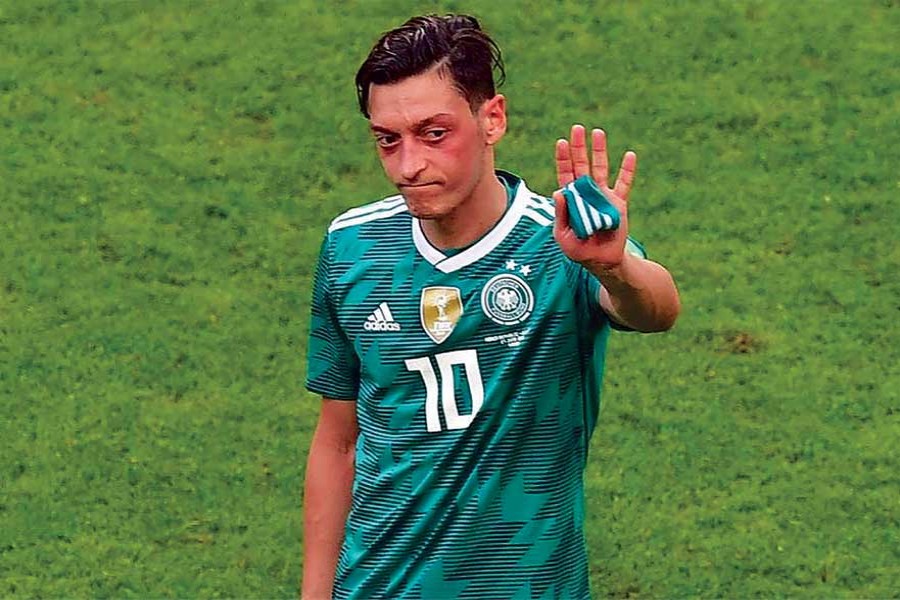 Mesut Ozil has explained the reasons why he's retired from German national team.