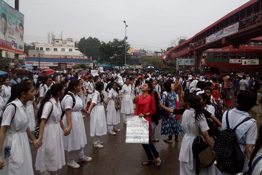 Most of the protesters on Thursday were seen in school uniforms despite the closure of educational institutions — Facebook/Traffic Alert