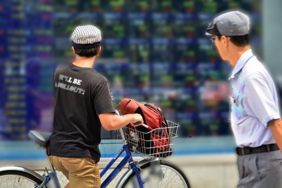 Nikkei edges up in choppy trade