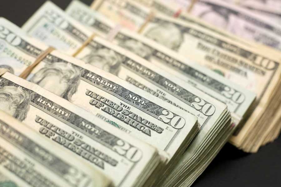 Bundles of banknotes of US Dollar are pictured at a currency exchange shop in Ciudad Juarez, Mexico, January 15, 2018. Reuters/File Photo