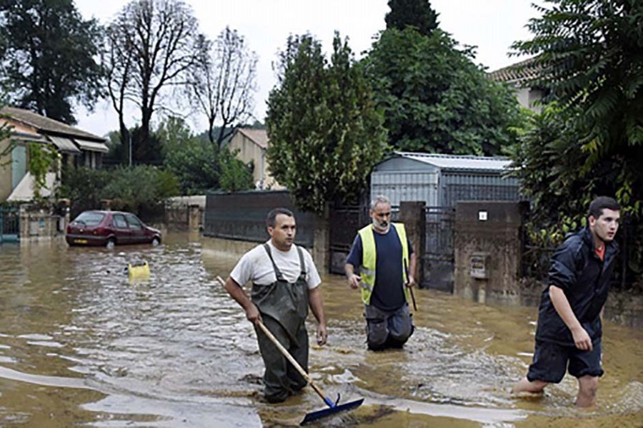 1,600 people leave residence in France due to flash floods