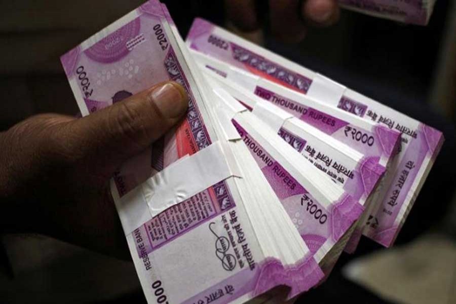 A cashier displays the new 2000 Indian rupee banknotes inside a bank in Jammu, November 15, 2016. Reuters/File photo