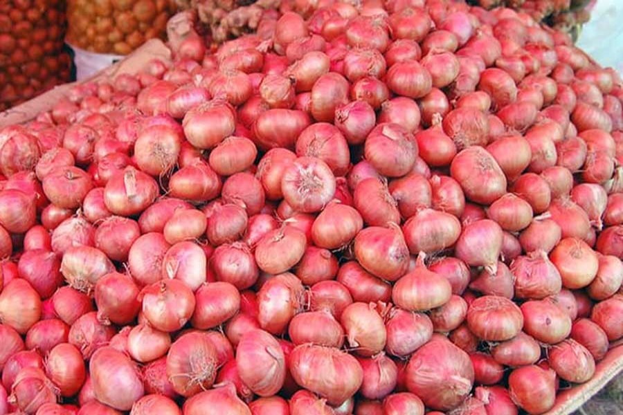 Lax monitoring paves way for  onion price hike ahead of Eid