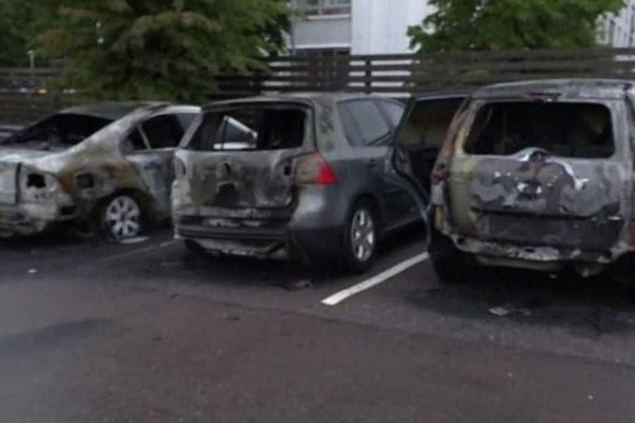Swedish gangs set 80 cars on fire