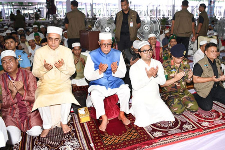 President offers Eid prayers with thousands of Muslims