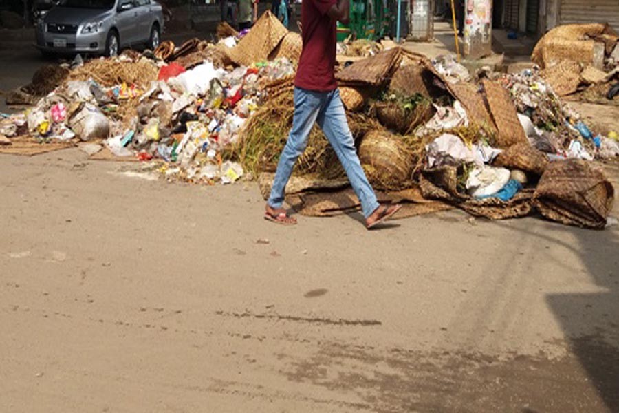 Lodge waste management complaint over hotline 09611000999