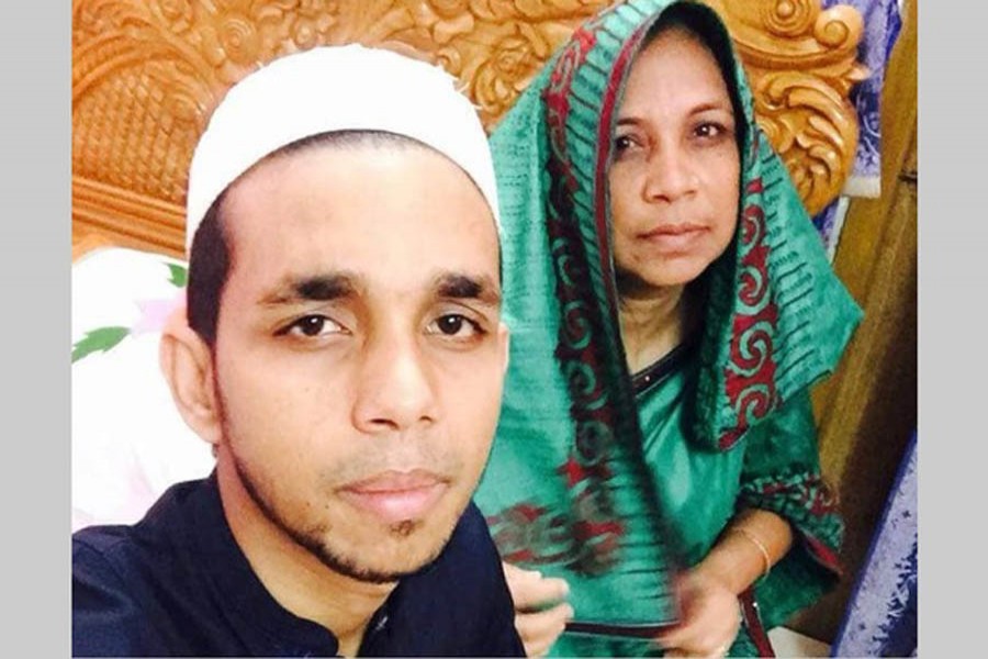 Saidur Rahman Payel along with his mother. Photo: Collected