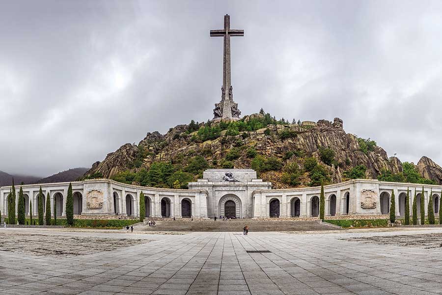 Spain’s socialist government to unearth remains of fascist dictator