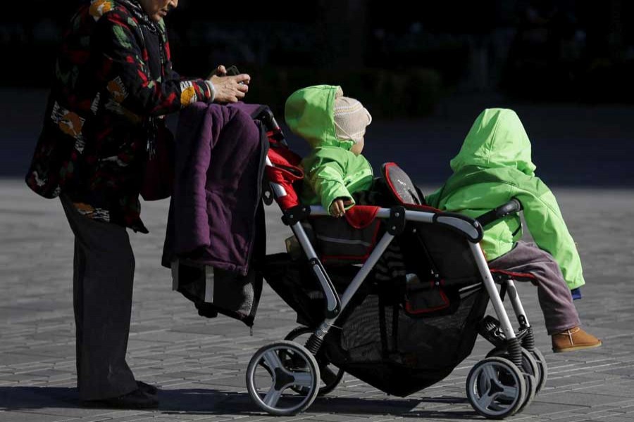 China paves way to end family planning policy: state media