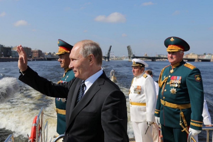 Russian President Vladimir Putin, Defence Minister Sergei Shoigu and Commander of Western military district Colonel-General Andrei Kartapolov attend the Navy Day parade in St. Petersburg, Russia July 29, 2018. -  Reuters