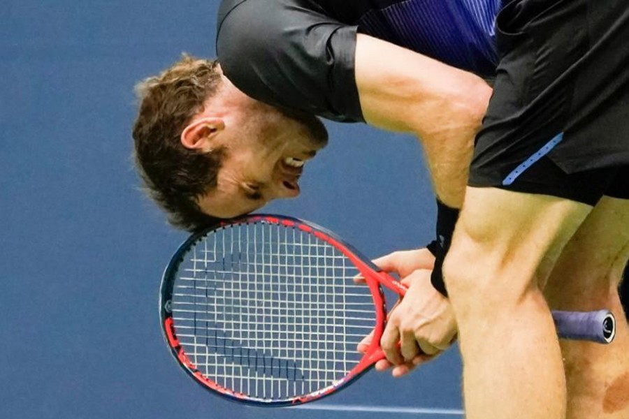 Andy Murray cuts a dejected figure after a 4th set miss against Fernando Verdasco at the US Open — USA TODAY Sports via Reuters