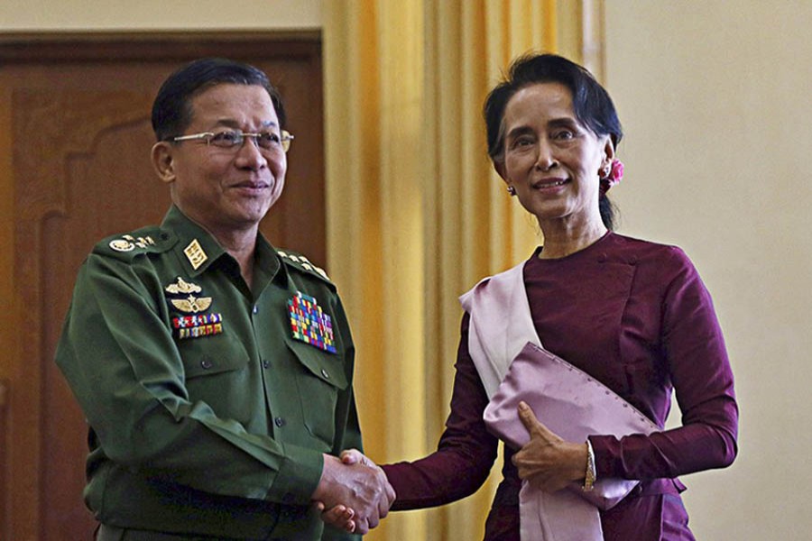 Senior General Min Aung Hlaing, Commander in Chief of the Burmese military, shaking hands with Aung San Suu Kyi (AP File Photo)