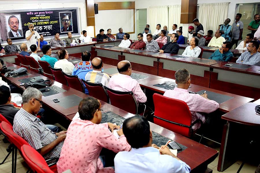 Eminent journalists recalling the role of Editor of The Financial Express A.H.M. Moazzem Hossain and Daily Samakal editor Golam Sarwar at a programme at Jatiya Press Club in Dhaka on Friday. -FE Photo