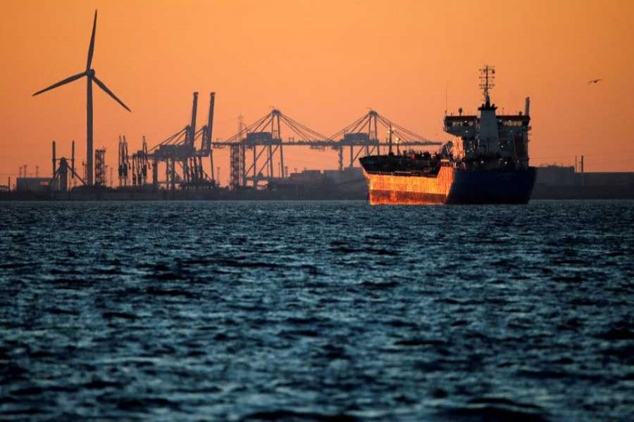 Oil tanker is seen at sunset anchored off the Fos-Lavera oil hub near Marseille, France, October 5, 2017. Reuters/File Photo