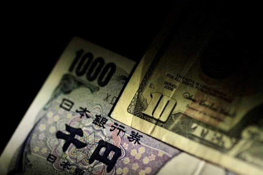 US Dollar and Japan Yen notes are seen in this June 22, 2017 illustration photo. Reuters /Illustration